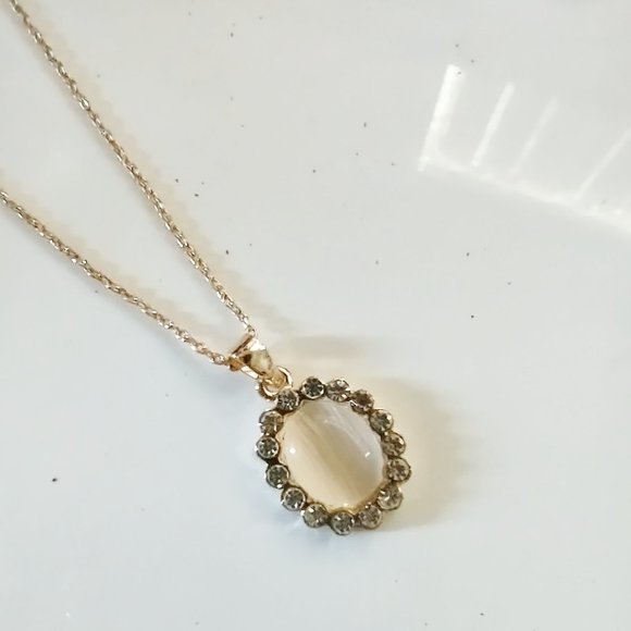 Golden Necklace with Jewels - Picture 2 of 4